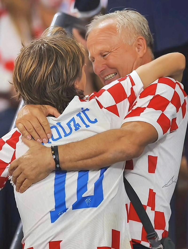 21点这手牌其实该停（这一手在21点中其实更该停牌）