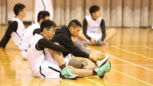 2届MVP+1冠+FMVP，史上最全面中锋，策应能力非常强。